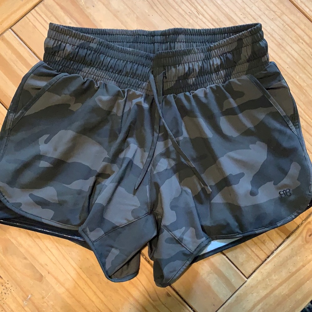 Albion Lunge Camo Shorts